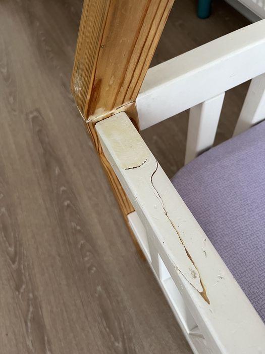 Детская кровать из дерева