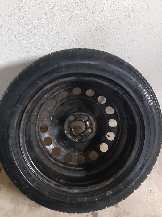 Roată rezervă și suport kit
