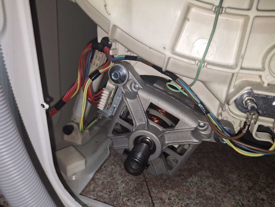 Пералня Candy CS1382D3/2S на части.