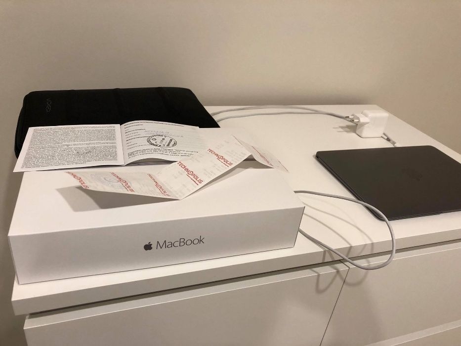 Apple Mac Book Space Grey