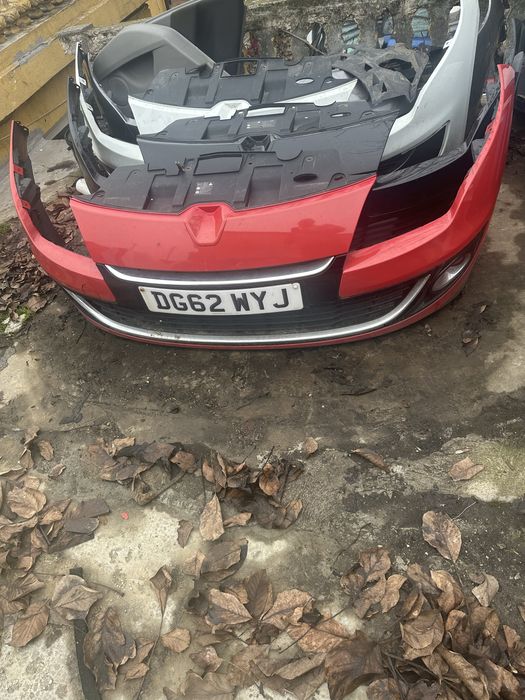 Megane 3  bara fata capota si alte piese