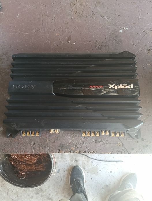 Amplificator și subwoofer auto