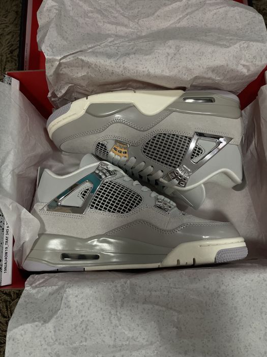 Jordan 4 Retro Frozen Moments