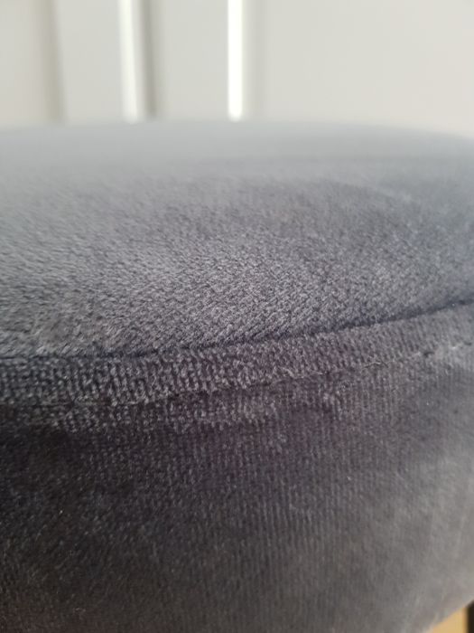 Taburet din catifea cu picioare metalice