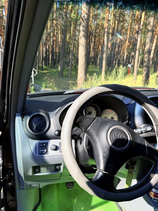 Продам машину Toyota Rav-4