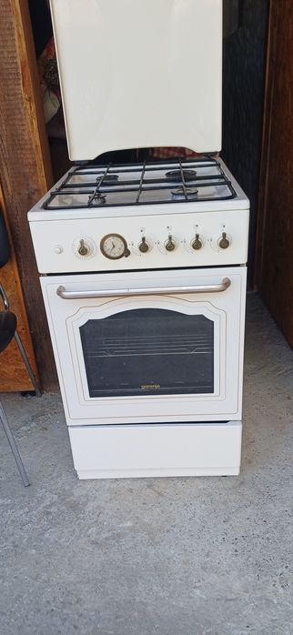 Vând cuptor electric și plită cu 4 ochiuri pe gaz în stare bună de funcționare