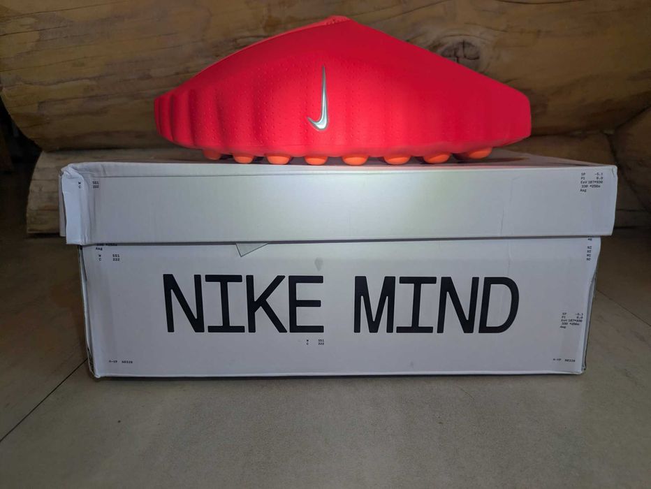 NIKE mind 001 "Solar Red" (44)