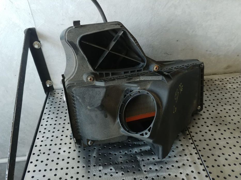 carcasa filtru aer 2.0 tdi audi a4 b8 8k  8k0133835ad  8r0133837d