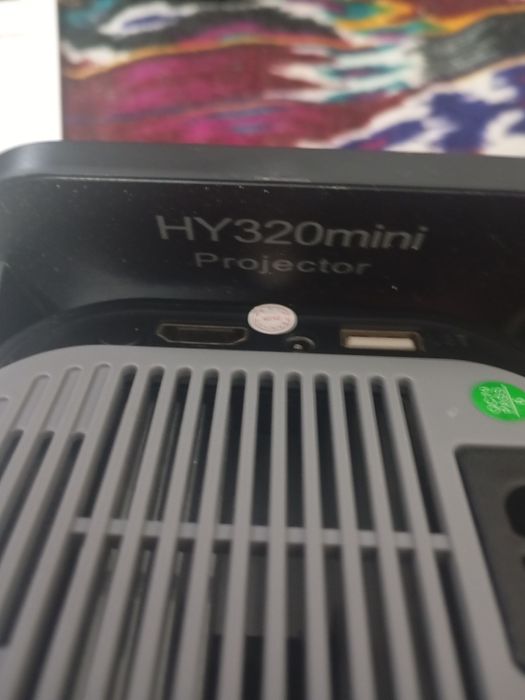 HY320 Mini Projector