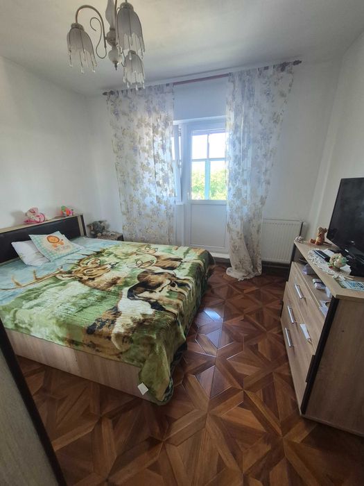 Vand apartament 2 camere decomandat