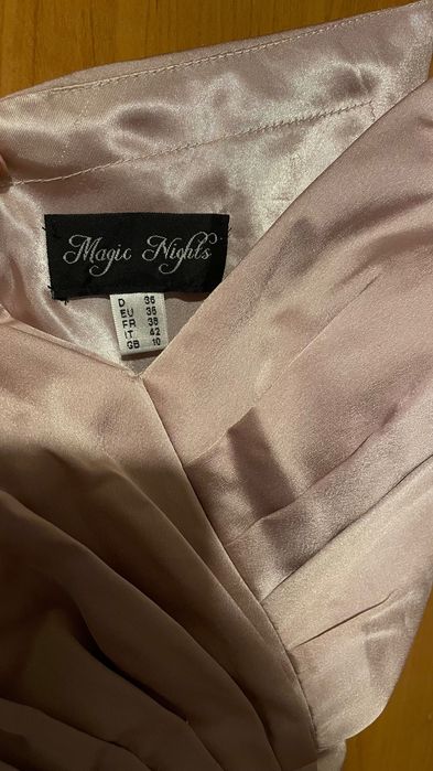 Официална рокля.