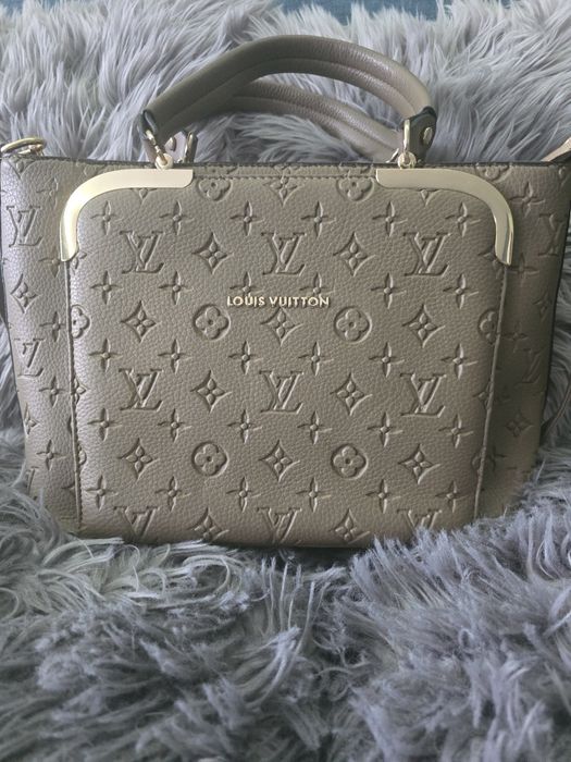 Продавам маркови чанти