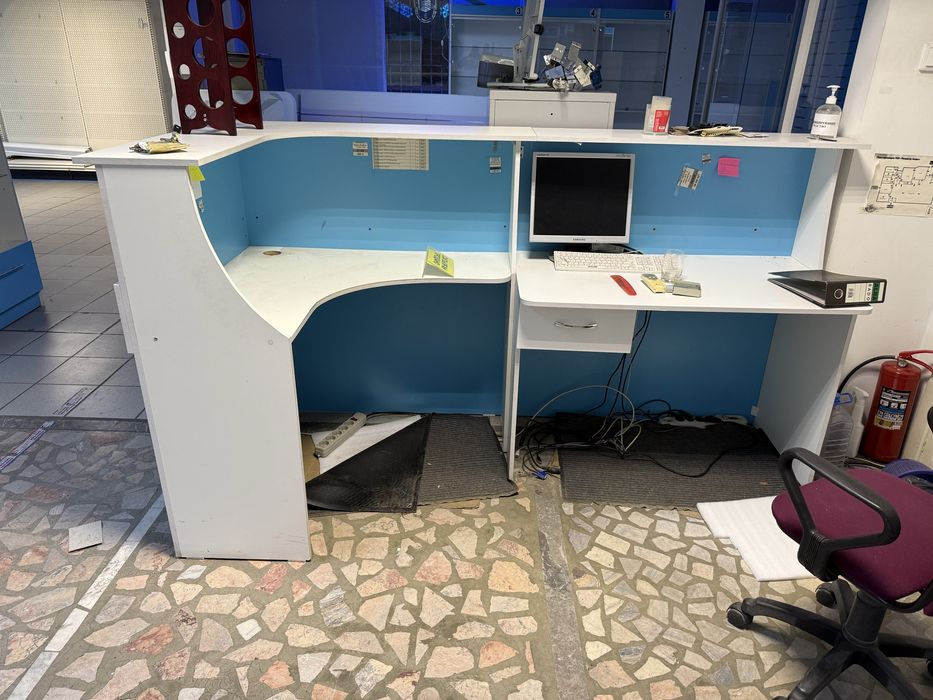 офисные столы, стулья, тумбы