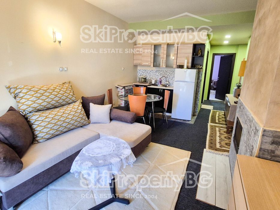 Двустаен апартамент с паркомясто и добра локация в Банско!