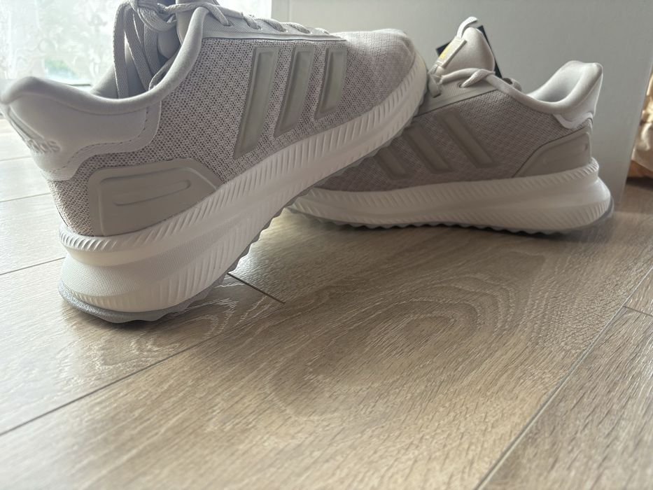 Маратонки Adidas бежови