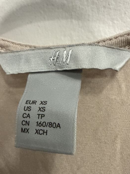 Потник с елегантни воали и v-образно деколте