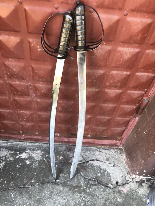 Vind 2 sabii panoplii