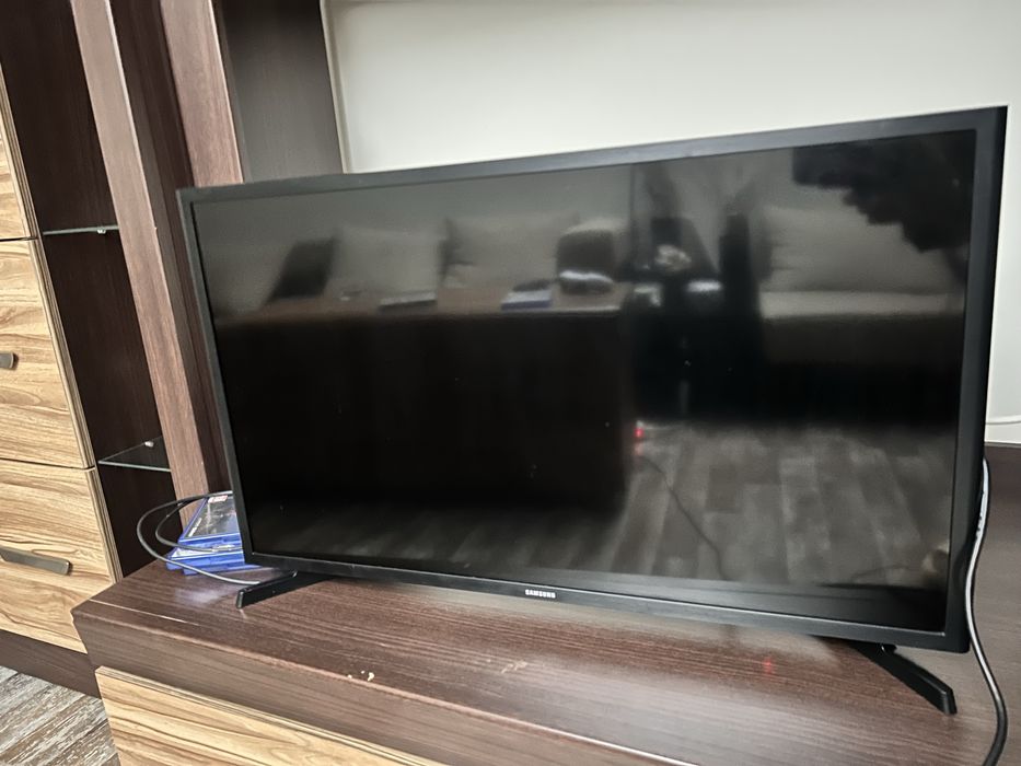 Vand TV Samsung 80cm