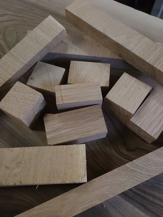 Парчета и изрезки от суха  дъбова дървесина