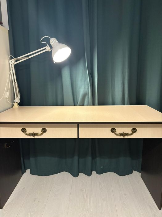 Стол письменный в хорошем состоянии