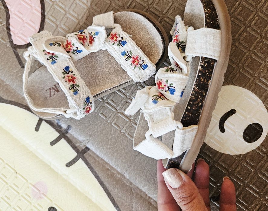 Сандали Zara  за момиче 23 номер