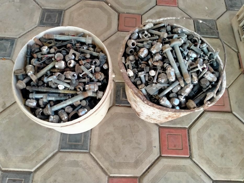 Болты автомобильные