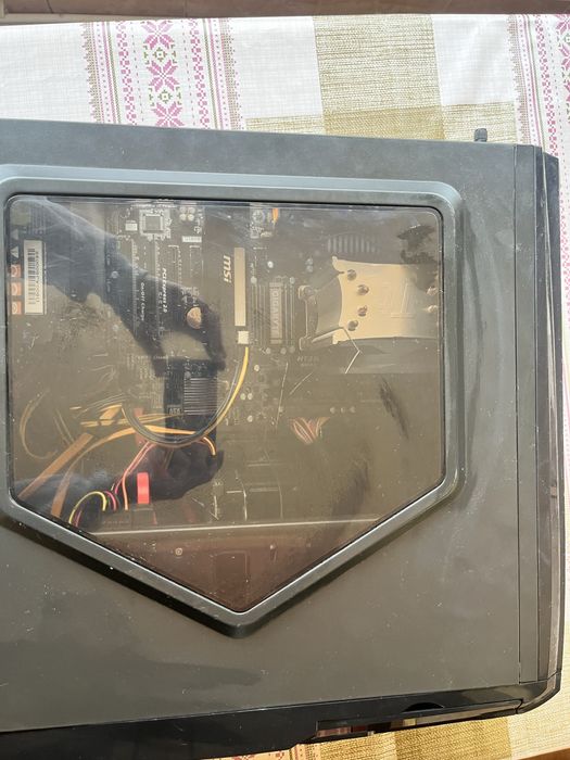 •	PC Gaming / Office – carcasă cu panou lateral transparent