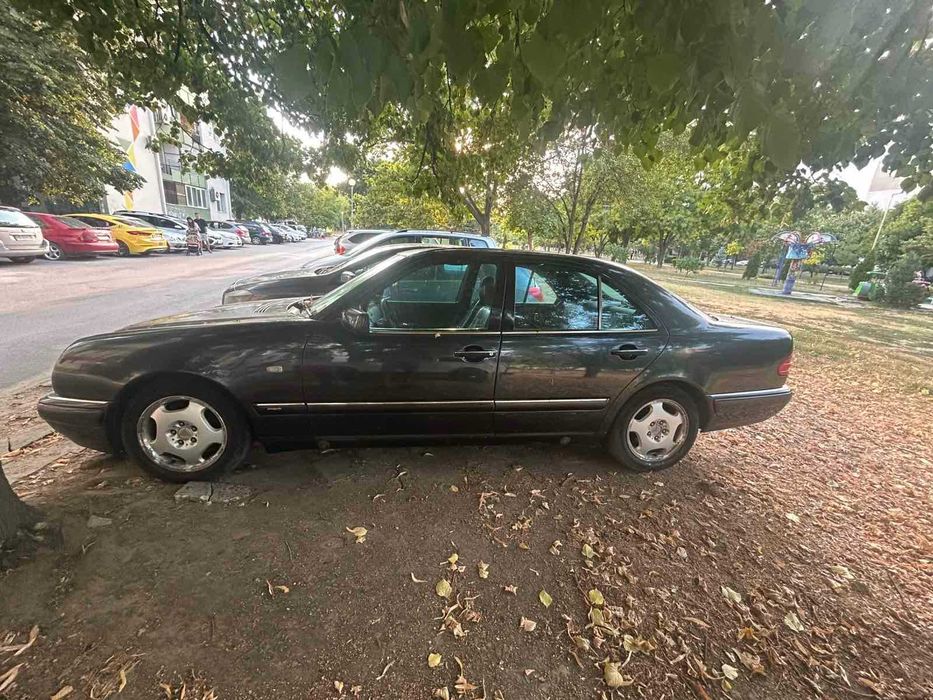 Продавам MERCEDES E200 Бензин/Газ