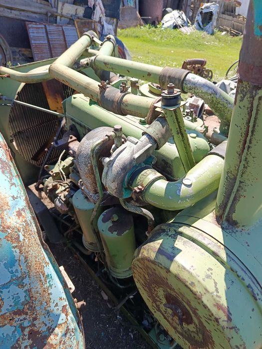 Двигатель д-442, от комбайна Енисей