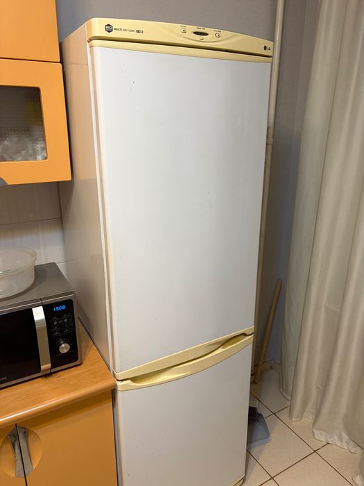 Холодильник с морозильником LG