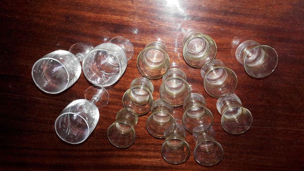 Фужеры стопки рюмки.