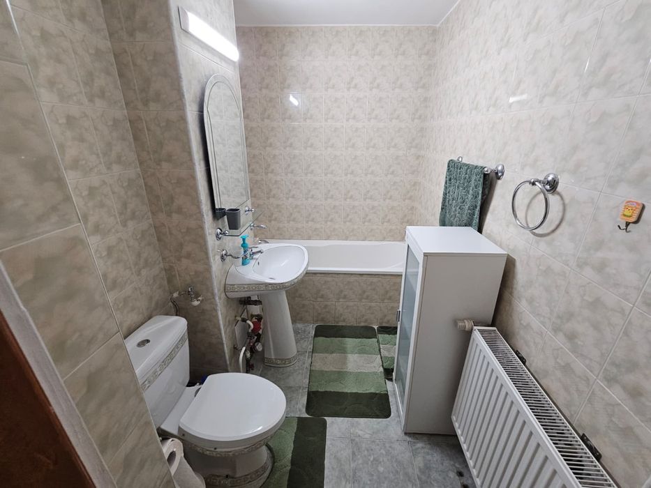 Inchiriez apartament 4 camere in zona polivalenta