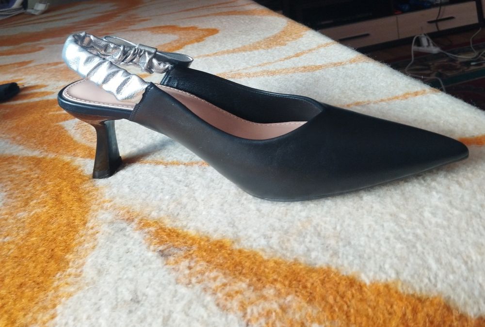 Продам срочно обувь