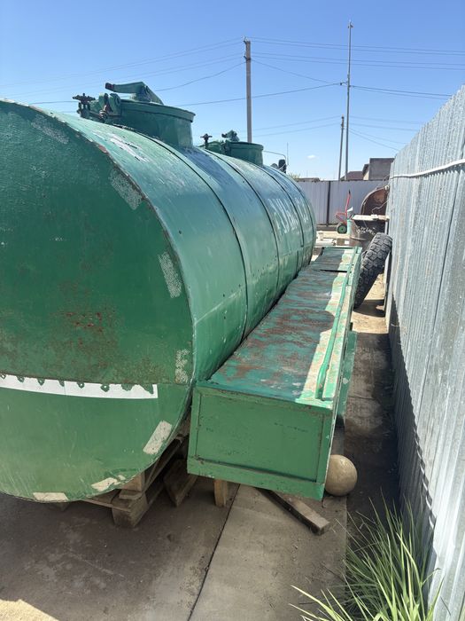 Продается бочка, цистерна 3,5-4 куб