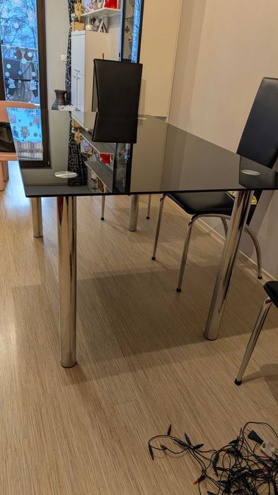 Трапезна стъклена маса