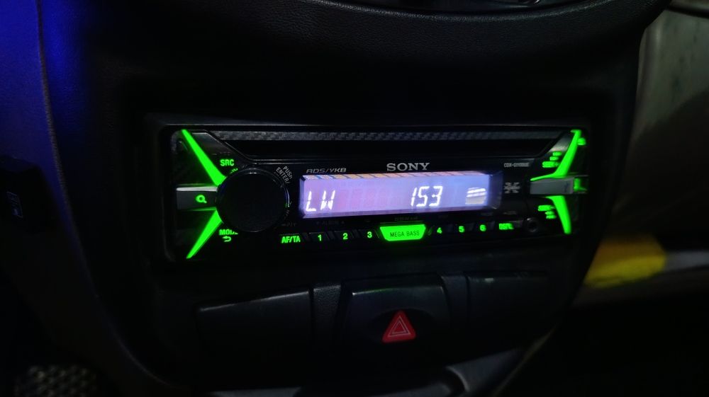 Магнитолла в авто сони. Блютуз флэшка диск.