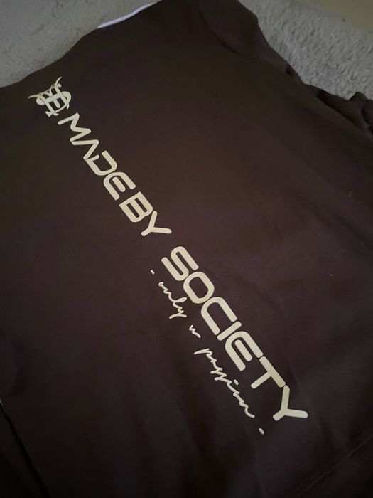 Compleu Made By Society