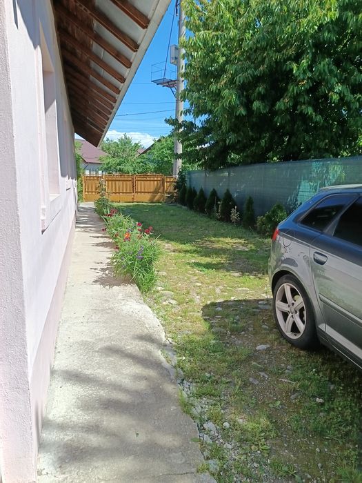 Casă și teren de vânzare