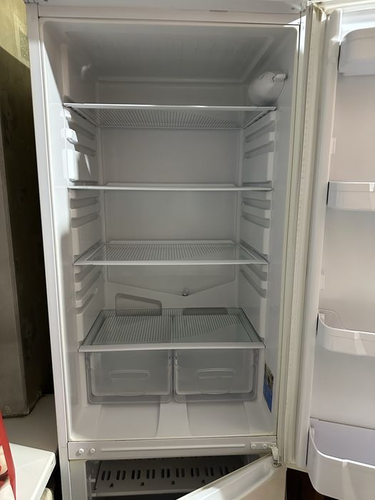 Холодильник Indesit