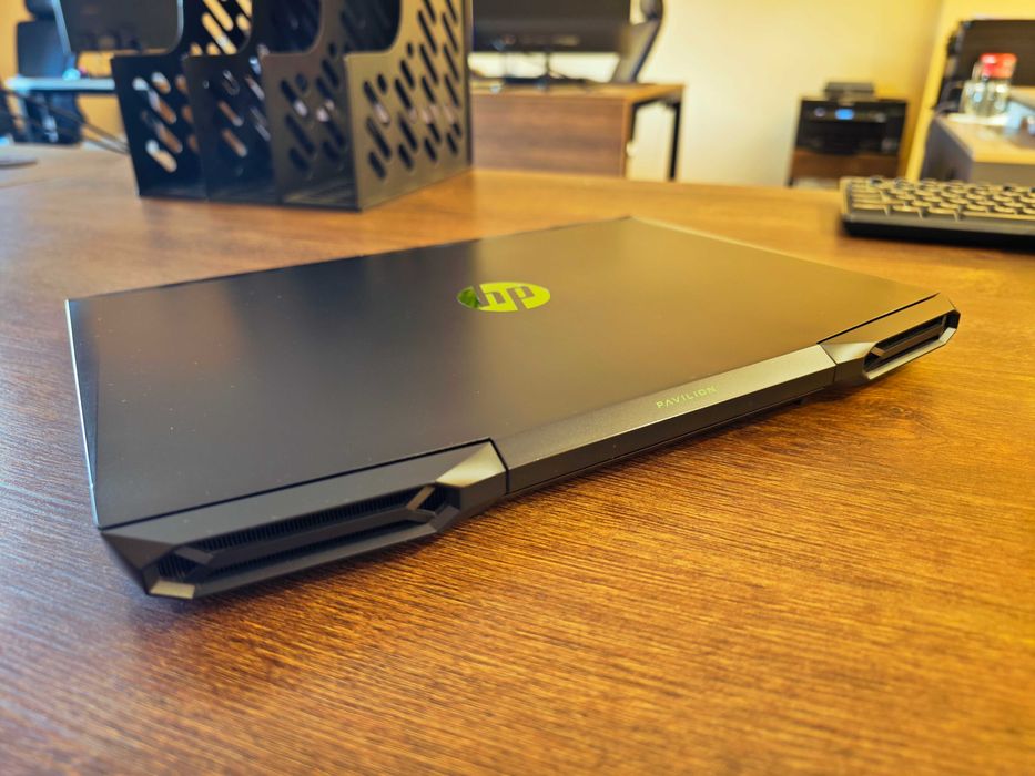 Игровой ноутбук HP Pavilion Gaming 15 в идеальном состоянии