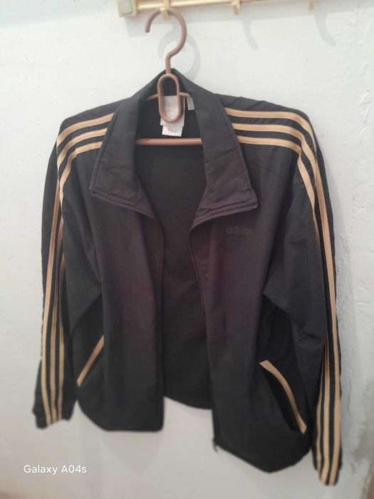 Продается мужская мастерка adidas