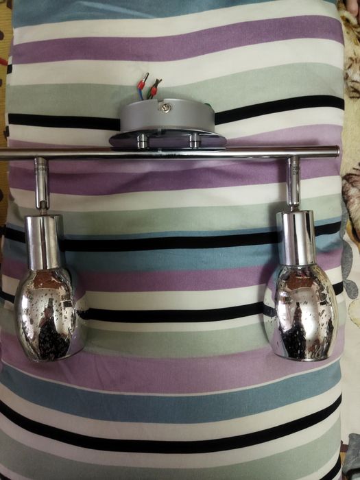 Продам подвесную люстру