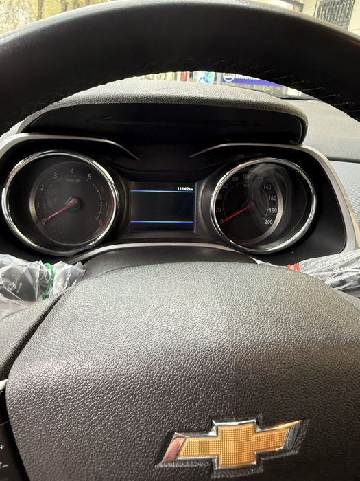 Tracker 2023 yili qora