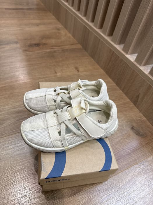 Продам летние кроссовки 28 размера