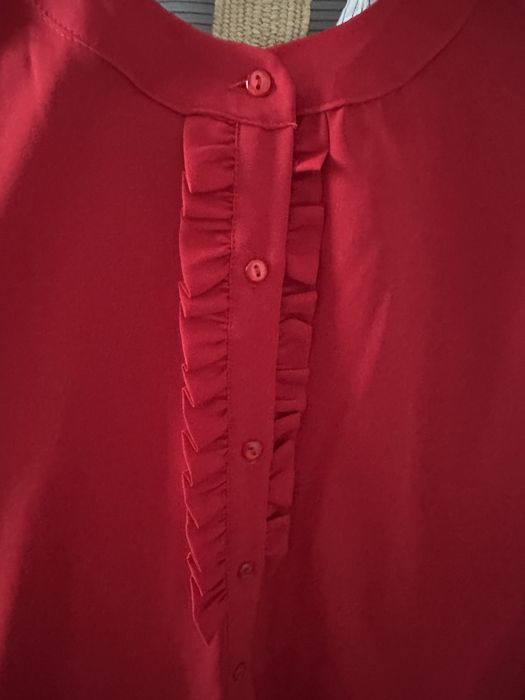 Қызыл кофта сатылады