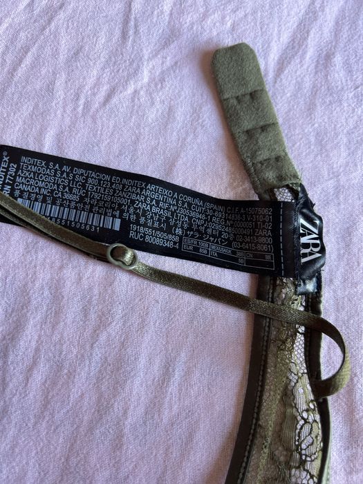 Чисто нов сатене сутиен на марката Zara