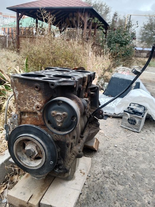 Двигатель по запчастям