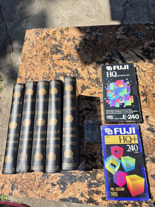 Vând Lot 45 casete video VHS originale Fuji de  la 30-240 minute colectie de filme diferite genuri