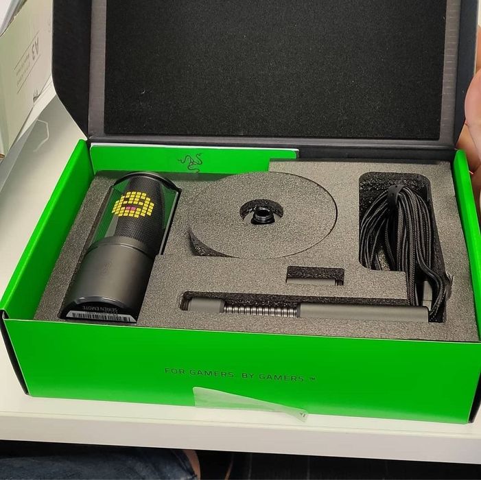 Razer Seiren Emote Проводной Микрофон необычный