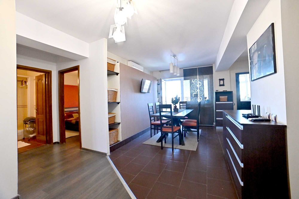 Apartament de vanzare, 4 camere, Rovine - Craiova